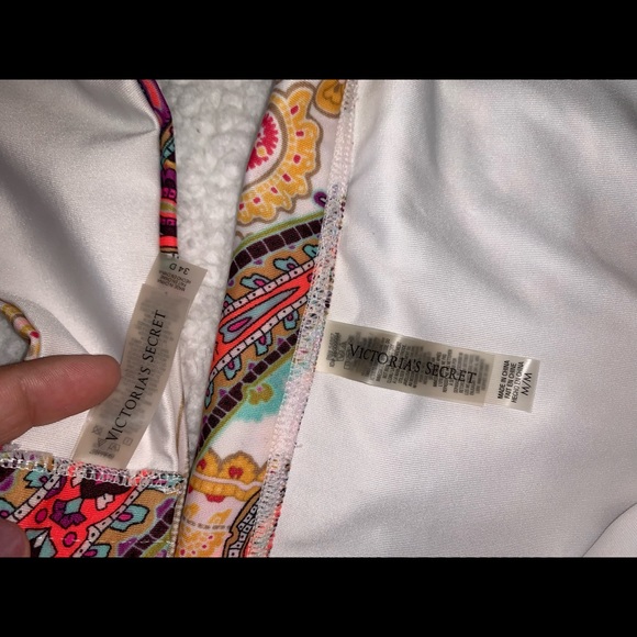 2 Victoria’s Secret bikinis - Picture 4 of 5